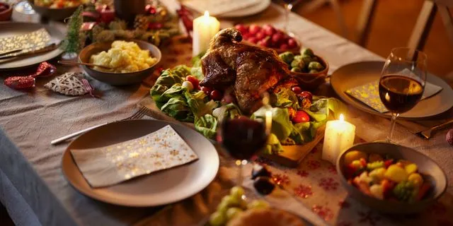 ΕΦΕΤ: Τι να προσέχετε στην αγορά τροφίμων για το χριστουγεννιάτικο τραπέζι