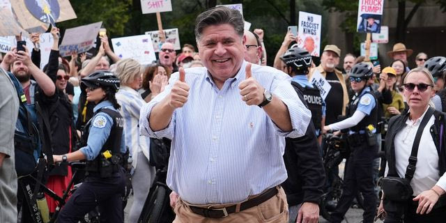 Το Ιλινόι υψώνει τείχος προστασίας απέναντι στην ξενοφοβική φρενίτιδα του Τραμπ