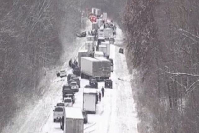 Ιντιάνα: Καραμπόλα 45 οχημάτων λόγω χιονιά – Βίντεο
