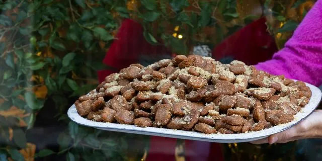 Η ιστορία του πιο μικρού –και ωραίου– μελομακάρονου της Αθήνας