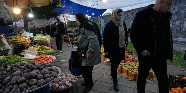 Ιράν: Το κίνημα κατά της ακρίβειας εξαπλώνεται – Φοιτητές διαδηλώνουν στην Τεχεράνη και το Ισφαχάν