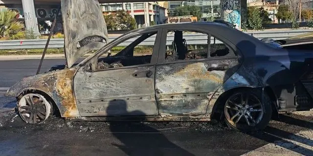 Φωτιά σε αυτοκίνητο στην Ποσειδώνος