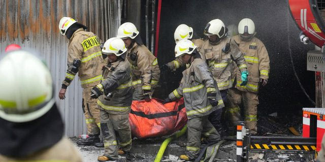 Τραγωδία στην Ινδονησία: Φωτιά σε επταώροφο κτίριο στην Τζακάρτα – Τουλάχιστον 20 νεκροί