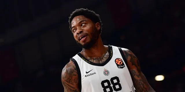 Ολυμπιακός: Τα δίνει όλα για Ταϊρίκ Τζόουνς, στο τραπέζι και ο Σέιμπεν Λι