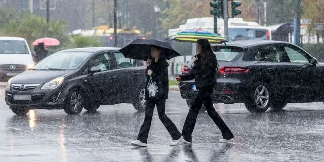 Νέο έκτακτο ΕΜΥ: Πού θα βρέχει παραμονή και ανήμερα των Χριστουγέννων