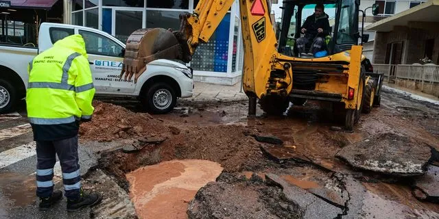 Πλημμύρες στην περιοχή της Μάνδρας από την κακοκαιρία "Byron"