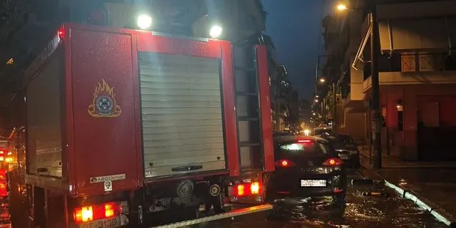 Αθήνα: Xάος στους δρόμους λόγω της βροχής – Φούσκωσε ο Ιλισός