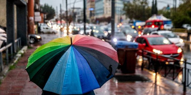 ΚΑΚΟΚΑΙΡΙΑ ΚΑΙ ΙΣΧΥΡΕΣ ΒΡΟΧΟΠΤΩΣΕΙΣ ΣΤΗΝ ΑΘΗΝΑ