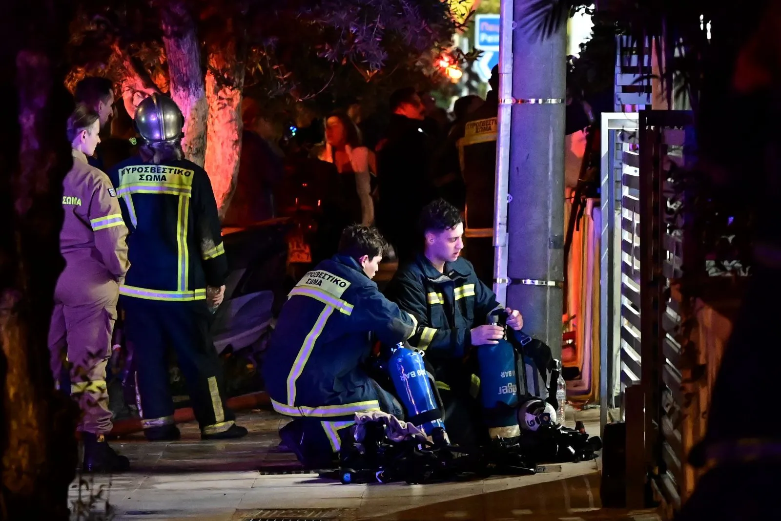 Καλλιθέα: Δύο νεκροί μετά από έκρηξη και φωτιά σε διαμέρισμα