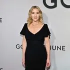 Κέιτ Γουίνσλετ: “Οι πρώτες μου τρυφερές εμπειρίες στην εφηβεία ήταν με κορίτσια”