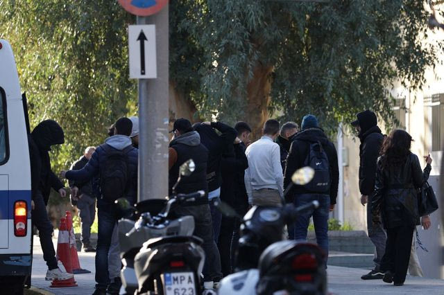 Διακίνηση ναρκωτικών σε σχολεία: Στη φυλακή οι 12 κατηγορούμενοι