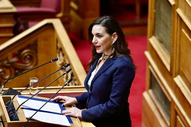 Η Όλγα Κεφαλογιάννη στη Βουλή