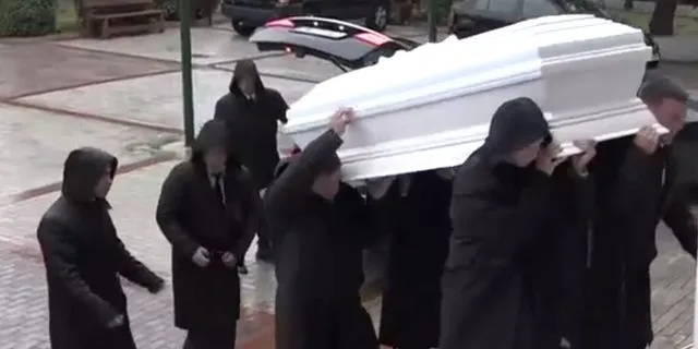 Τροχαίο στη Λούτσα: Σε κλίμα οδύνης το τελευταίο αντίο στον 24χρονο