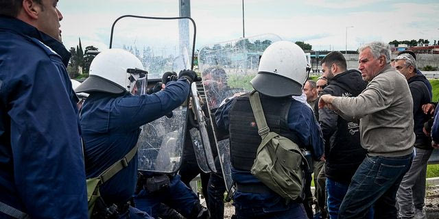 Διαμαρτυρία αγροτών και κτηνοτρόφων της Κορινθίας στον Κόμβο Κιάτου της Ολυμπίας Οδού