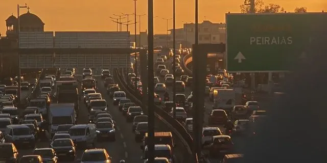 Κίνηση στους δρόμους: Απροσπέλαστος ο Κηφισός – Μποτιλιάρισμα από Κηφισιά έως Μοσχάτο