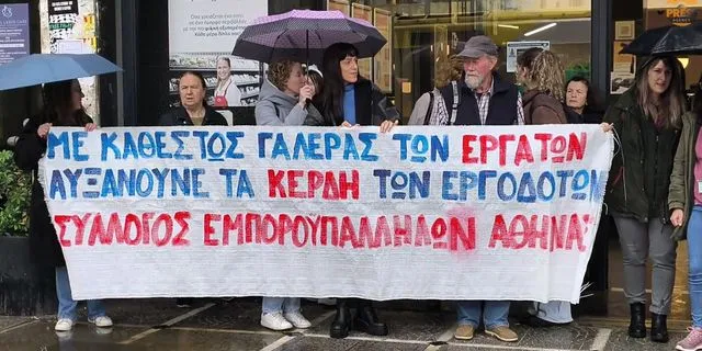 Η άλλη όψη των Χριστουγέννων: “Σκοτωνόμαστε για ένα μεροκάματο, για εμάς κανείς δεν μεριμνά”