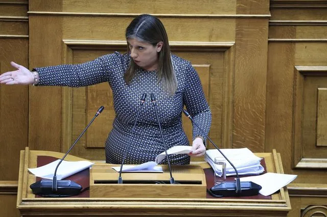 Ζωή Κωνσταντοπούλου στη Βουλή