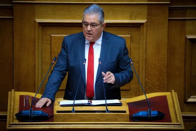 Ο Δημήτρης Κουτσούμπας στη Βουλή