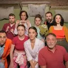 Από αριστερά προς στα δεξιά: Επάνω σειρά: Μικές Γλύκας-Τάνια Παλαιολόγου-Δανάη Τσιοπλή-Σπύρος Γραμμένος-Άννη Θεοχάρη Κάτω σειρά: Σπύρος Μαραγκουδάκης-Αναστασία Νάστια Ντεντιάεβα-Σίλια Μπισιώτη-Βασίλης Κουκαλάνι