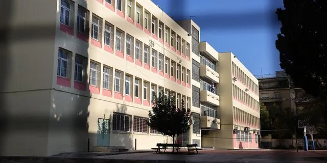 Κυψέλη: Ο γγ του υπ. Παιδείας στο σχολείο που έγινε το μαχαίρωμα μεταξύ μαθητριών