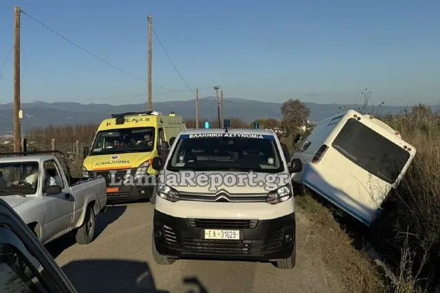 Λαμία: Σχολικό λεωφορείο εξετράπη και έπεσε σε χαντάκι
