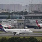 Βίντεο: Φωτιά κοντά σε αεροσκάφος στη Βραζιλία – Απομακρύνθηκαν 169 επιβάτες