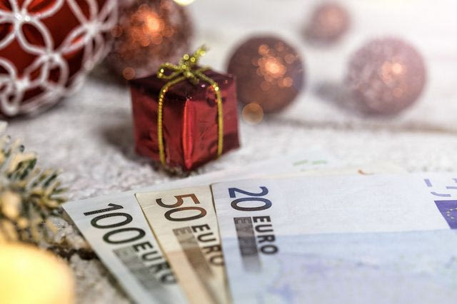Δώρο Χριστουγέννων: Πότε καταβάλλεται στους μισθωτούς – Πώς υπολογίζεται