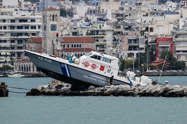 Βόλος: Πώς βρέθηκε στα βράχια το σκάφος του Λιμενικού – Τι είπε ο κυβερνήτης
