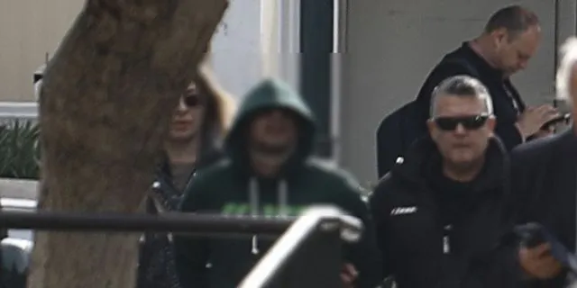 Μεταγωγή του 29χρονου οδηγού για το τροχαίο στη Λούτσα