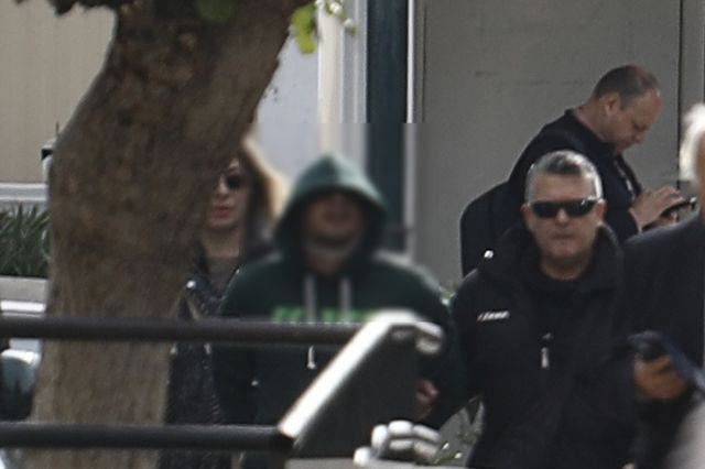 Μεταγωγή του 29χρονου οδηγού για το τροχαίο στη Λούτσα