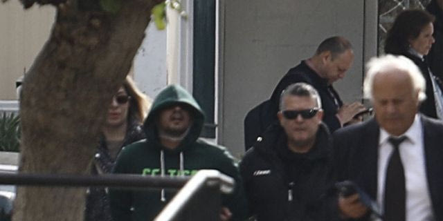 Μεταγωγή του 29χρονου οδηγού για το τροχαίο στη Λούτσα