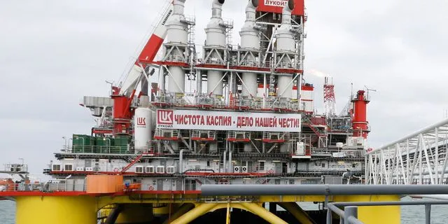 Eξέδρα άντλησης πετρελαίου της Lukoil στην Κασπία Θάλασσα