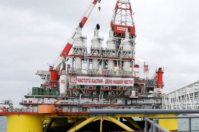 Eξέδρα άντλησης πετρελαίου της Lukoil στην Κασπία Θάλασσα