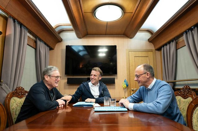 Στάρμερ-Μακρόν-Μερτς