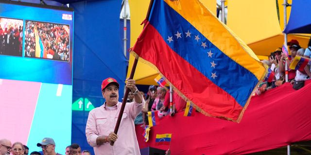 Ο Μαδούρο στη συγκέντρωση στο Καράκας κατά των απειλών των ΗΠΑ