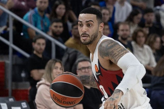 Ο Χάουαρντ στην αναμέτρηση της Μπασκόνια με την Μπαρτσελόνα για τη EuroLeague