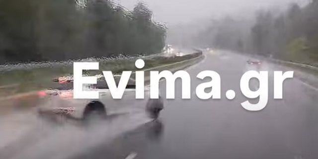 Σοκαριστικό τροχαίο στην Αθηνών-Λαμίας: Οδηγός έχασε τον έλεγχο και έπεσε στις μπάρες – Βίντεο