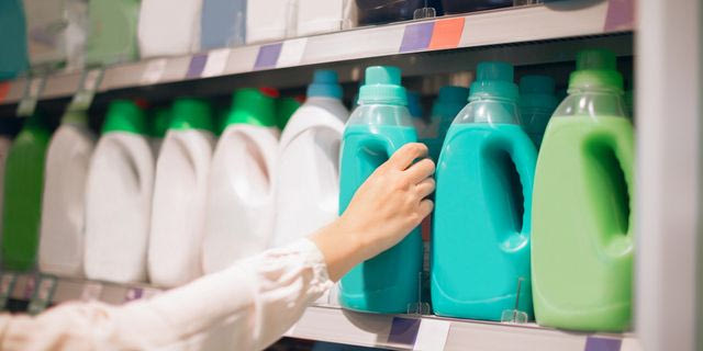 Μαλακτικά σε ράφι σούπερ μάρκετ