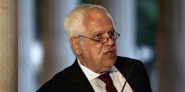 Ο Πάσχος Μανδραβέλης