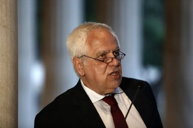 Ο Πάσχος Μανδραβέλης