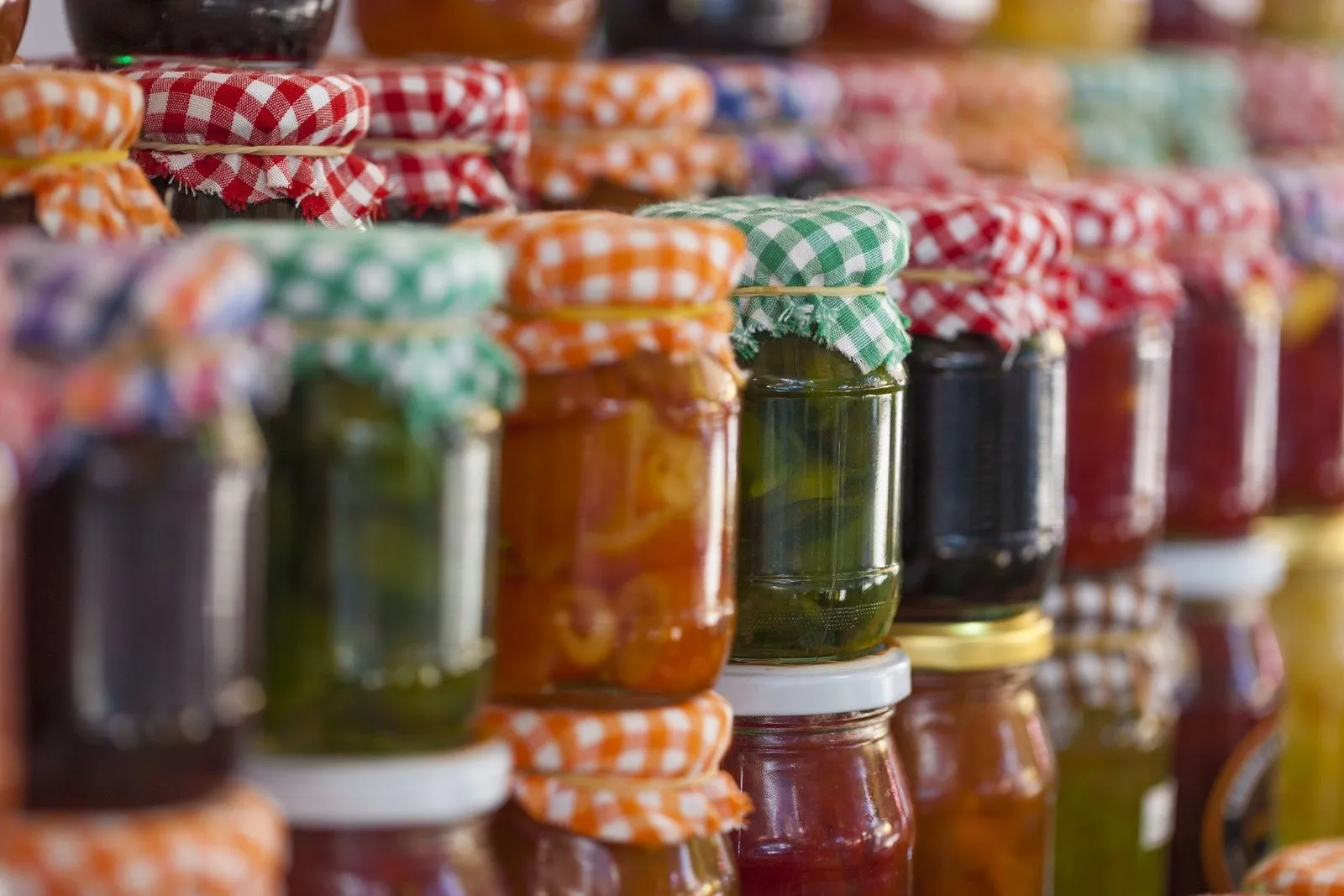 Βάζα με μαρμελάδες