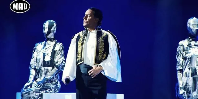 MadWalk 2025: Ο Γιώργος Μαζωνάκης σε μία εμφάνιση με “άρωμα” Ελλάδας