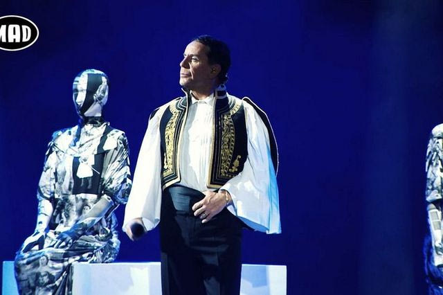 MadWalk 2025: Ο Γιώργος Μαζωνάκης σε μία εμφάνιση με “άρωμα” Ελλάδας