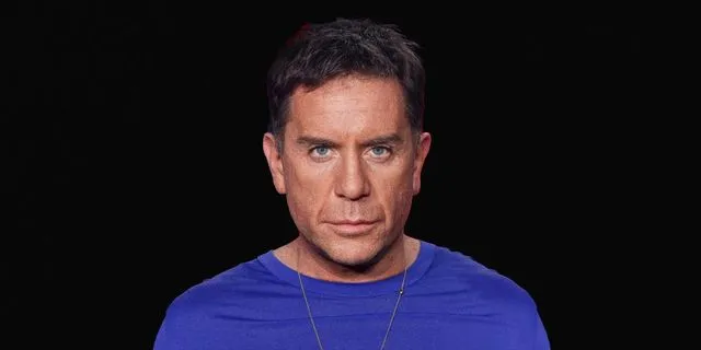 Ο Μαζωνάκης μόλις έκανε το πιο απρόσμενο dance remake στη “Θαλασσογραφία” του Σαββόπουλου