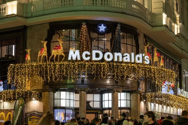 Ολλανδία: Αποσύρθηκε διαφήμιση των McDonald’s για την “πιο απαίσια εποχή του χρόνου”