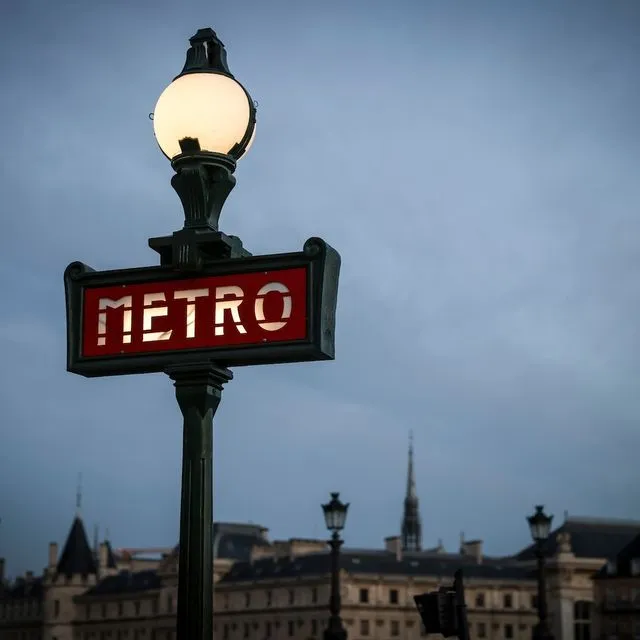 Επίθεση με μαχαίρι στο μετρό του Παρισιού – Τρεις τραυματίες