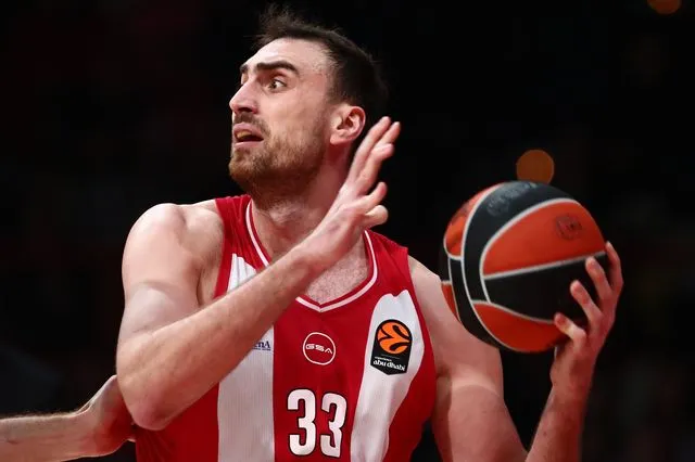 Νίκολα Μιλουτίνοβ: “Πρέπει να κοιταχτούμε στον καθρέφτη”