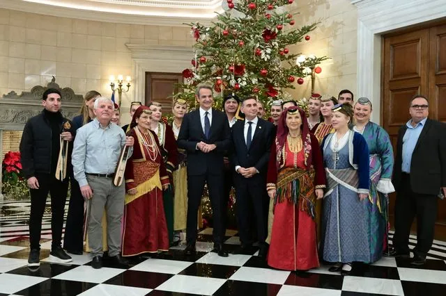 Πρωτοχρονιάτικα κάλαντα στον Κυριάκο Μητσοτάκη από την Ένωση Λιοσιωτών Ιλίου