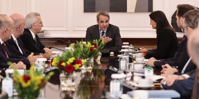 Σύσκεψη στο Μέγαρο Μαξίμου με τους κοινωνικούς εταίρους