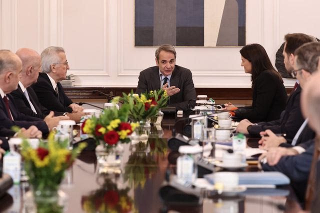 Σύσκεψη στο Μέγαρο Μαξίμου με τους κοινωνικούς εταίρους